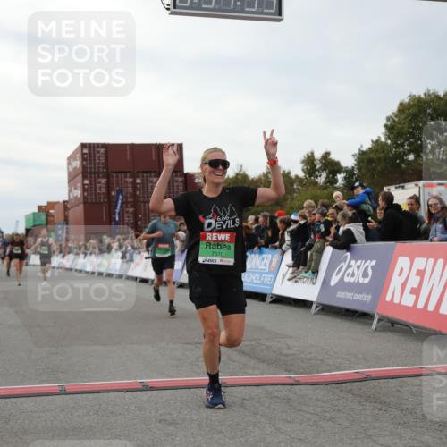 03.10.2025 - Köhlbrandbrückenlauf Yannick Fuchs http://msf.ph/oto/8985557 03.10.2025 15:57:51 Ziel 7051, 7087, 7127, 7131, 7570, 9438 meine-sportfotos.de