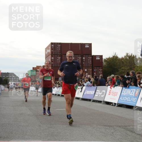 03.10.2025 - Köhlbrandbrückenlauf Yannick Fuchs http://msf.ph/oto/8985558 03.10.2025 16:10:18 Ziel 7139, 7217, 7304, 7421, 8097, 8932, 8989, 9347, 9348, 9349, 9542 meine-sportfotos.de