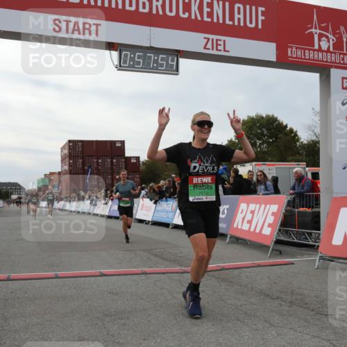 03.10.2025 - Köhlbrandbrückenlauf Yannick Fuchs http://msf.ph/oto/8985565 03.10.2025 15:57:52 Ziel 7051, 7087, 7127, 7131, 7570, 9438 meine-sportfotos.de
