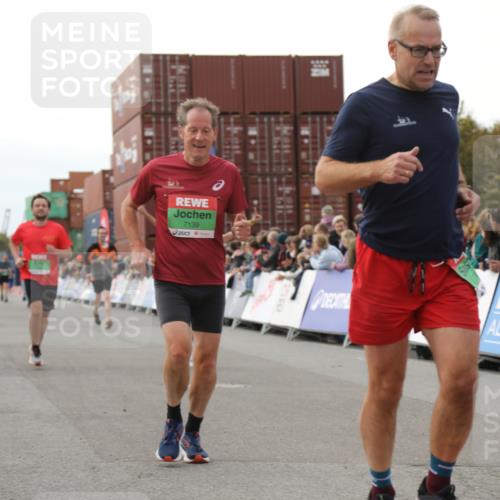 03.10.2025 - Köhlbrandbrückenlauf Yannick Fuchs http://msf.ph/oto/8985579 03.10.2025 16:10:19 Ziel 7139, 7217, 7304, 7421, 8097, 8932, 8989, 9348, 9349, 9542 meine-sportfotos.de