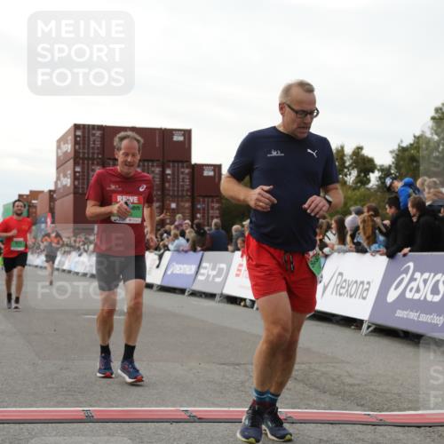 03.10.2025 - Köhlbrandbrückenlauf Yannick Fuchs http://msf.ph/oto/8985587 03.10.2025 16:10:19 Ziel 7139, 7217, 7304, 7421, 8097, 8932, 8989, 9348, 9349, 9542 meine-sportfotos.de