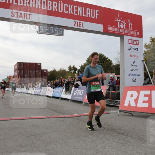 03.10.2025 - Köhlbrandbrückenlauf Yannick Fuchs http://msf.ph/oto/8985588 03.10.2025 15:57:53 Ziel 7051, 7087, 7127, 7131, 7570, 9438 meine-sportfotos.de