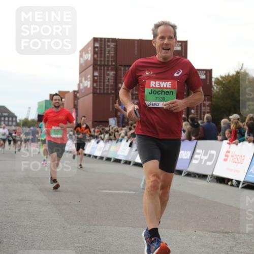 03.10.2025 - Köhlbrandbrückenlauf Yannick Fuchs http://msf.ph/oto/8985592 03.10.2025 16:10:19 Ziel 7139, 7217, 7304, 7421, 8097, 8932, 8989, 9348, 9349, 9542 meine-sportfotos.de