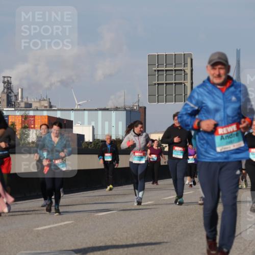 03.10.2025 - Köhlbrandbrückenlauf Luisa Fischer http://msf.ph/oto/8985595 03.10.2025 11:17:14 Position 3 2487 meine-sportfotos.de