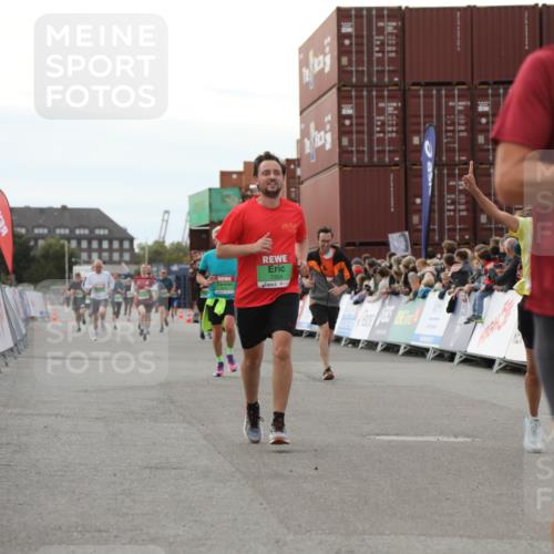 03.10.2025 - Köhlbrandbrückenlauf Yannick Fuchs http://msf.ph/oto/8985596 03.10.2025 16:10:20 Ziel 7139, 7217, 7304, 7421, 7648, 8097, 8932, 8989, 9348, 9542 meine-sportfotos.de