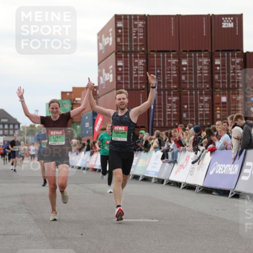 03.10.2025 - Köhlbrandbrückenlauf Yannick Fuchs http://msf.ph/oto/8985597 03.10.2025 15:57:54 Ziel 7051, 7087, 7127, 7131, 7570, 9438 meine-sportfotos.de