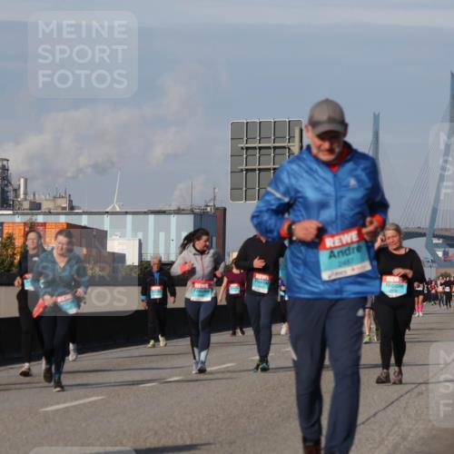 03.10.2025 - Köhlbrandbrückenlauf Luisa Fischer http://msf.ph/oto/8985599 03.10.2025 11:17:15 Position 3 2487 meine-sportfotos.de