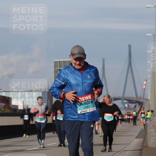 03.10.2025 - Köhlbrandbrückenlauf Luisa Fischer http://msf.ph/oto/8985603 03.10.2025 11:17:15 Position 3 2487 meine-sportfotos.de