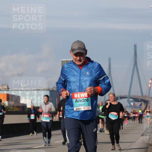 03.10.2025 - Köhlbrandbrückenlauf Luisa Fischer http://msf.ph/oto/8985604 03.10.2025 11:17:16 Position 3 2487 meine-sportfotos.de