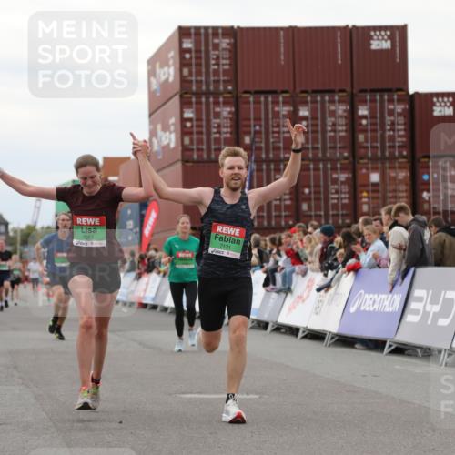 03.10.2025 - Köhlbrandbrückenlauf Yannick Fuchs http://msf.ph/oto/8985609 03.10.2025 15:57:54 Ziel 7051, 7087, 7127, 7131, 7570, 9438 meine-sportfotos.de