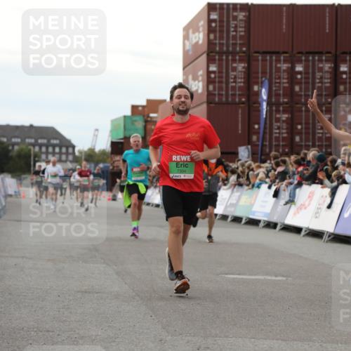 03.10.2025 - Köhlbrandbrückenlauf Yannick Fuchs http://msf.ph/oto/8985610 03.10.2025 16:10:20 Ziel 7139, 7217, 7304, 7421, 7648, 8097, 8932, 8989, 9348, 9542 meine-sportfotos.de