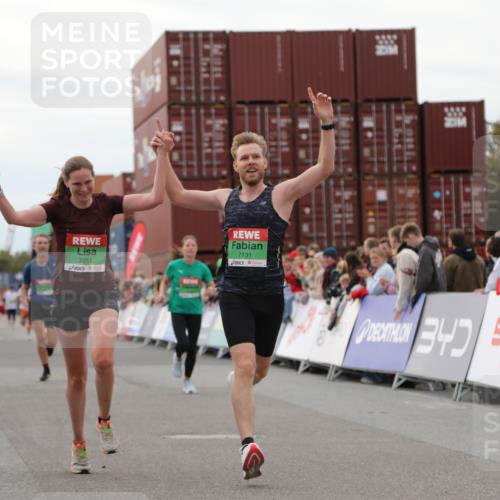 03.10.2025 - Köhlbrandbrückenlauf Yannick Fuchs http://msf.ph/oto/8985617 03.10.2025 15:57:55 Ziel 7051, 7087, 7127, 7131, 7570, 7577, 9438 meine-sportfotos.de