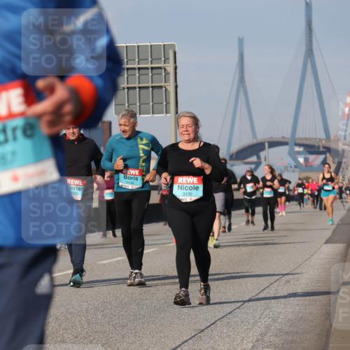 03.10.2025 - Köhlbrandbrückenlauf Luisa Fischer http://msf.ph/oto/8985620 03.10.2025 11:17:18 Position 3 2487, 437, 3438, 3130 meine-sportfotos.de
