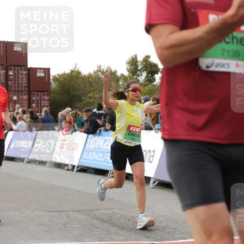 03.10.2025 - Köhlbrandbrückenlauf Yannick Fuchs http://msf.ph/oto/8985630 03.10.2025 16:10:21 Ziel 7139, 7217, 7304, 7421, 7648, 8097, 8932, 9542 meine-sportfotos.de