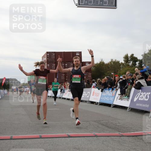 03.10.2025 - Köhlbrandbrückenlauf Yannick Fuchs http://msf.ph/oto/8985633 03.10.2025 15:57:55 Ziel 7051, 7087, 7127, 7131, 7570, 7577, 9438 meine-sportfotos.de