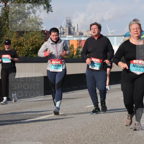 03.10.2025 - Köhlbrandbrückenlauf Luisa Fischer http://msf.ph/oto/8985635 03.10.2025 11:17:21 Position 3 2014, 3442, 3487, 3130 meine-sportfotos.de