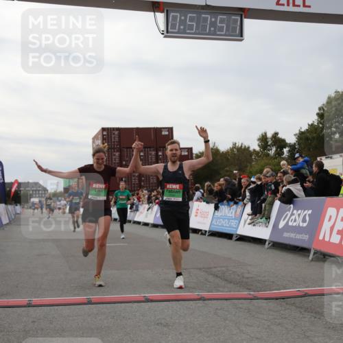 03.10.2025 - Köhlbrandbrückenlauf Yannick Fuchs http://msf.ph/oto/8985637 03.10.2025 15:57:55 Ziel 7051, 7087, 7127, 7131, 7570, 7577, 9438 meine-sportfotos.de