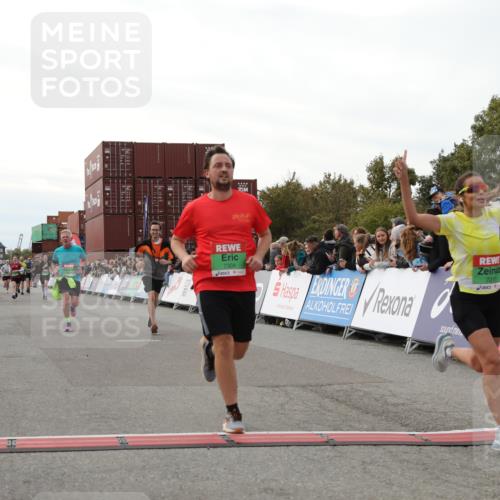 03.10.2025 - Köhlbrandbrückenlauf Yannick Fuchs http://msf.ph/oto/8985639 03.10.2025 16:10:22 Ziel 7139, 7217, 7304, 7384, 7385, 7421, 7648, 8097, 9542 meine-sportfotos.de