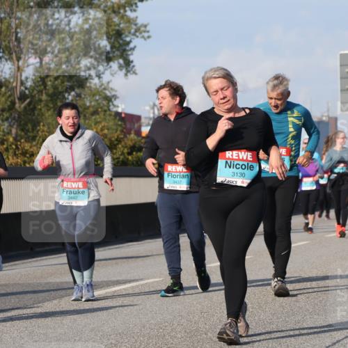 03.10.2025 - Köhlbrandbrückenlauf Luisa Fischer http://msf.ph/oto/8985641 03.10.2025 11:17:22 Position 3 3442, 3437, 3130 meine-sportfotos.de