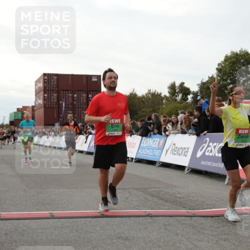 03.10.2025 - Köhlbrandbrückenlauf Yannick Fuchs http://msf.ph/oto/8985643 03.10.2025 16:10:22 Ziel 7139, 7217, 7304, 7384, 7385, 7421, 7648, 8097, 9542 meine-sportfotos.de