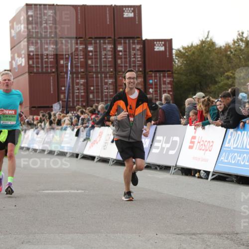 03.10.2025 - Köhlbrandbrückenlauf Yannick Fuchs http://msf.ph/oto/8985656 03.10.2025 16:10:23 Ziel 7126, 7139, 7217, 7304, 7384, 7385, 7648, 8097, 9542 meine-sportfotos.de