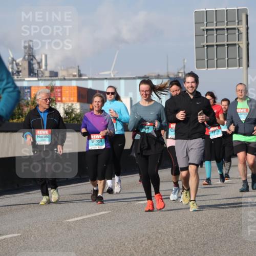03.10.2025 - Köhlbrandbrückenlauf Luisa Fischer http://msf.ph/oto/8985660 03.10.2025 11:17:26 Position 3 3438, 3096, 3094, 311 meine-sportfotos.de
