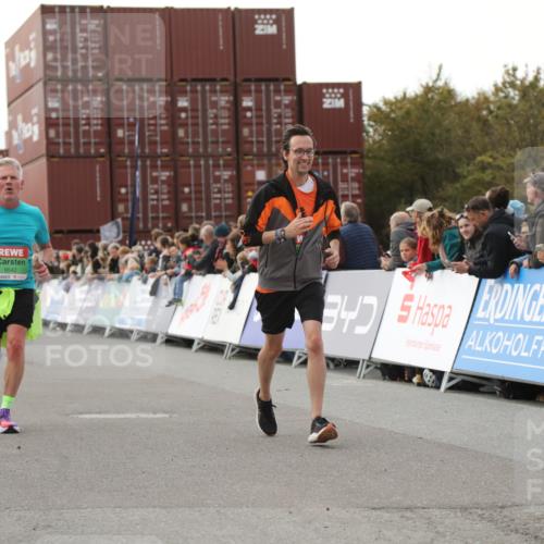 03.10.2025 - Köhlbrandbrückenlauf Yannick Fuchs http://msf.ph/oto/8985661 03.10.2025 16:10:23 Ziel 7126, 7139, 7217, 7304, 7384, 7385, 7648, 8097, 9542 meine-sportfotos.de