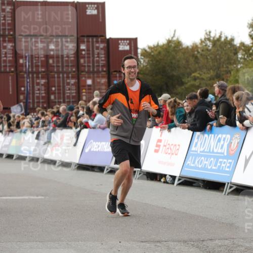 03.10.2025 - Köhlbrandbrückenlauf Yannick Fuchs http://msf.ph/oto/8985665 03.10.2025 16:10:23 Ziel 7126, 7139, 7217, 7304, 7384, 7385, 7648, 8097, 9542 meine-sportfotos.de