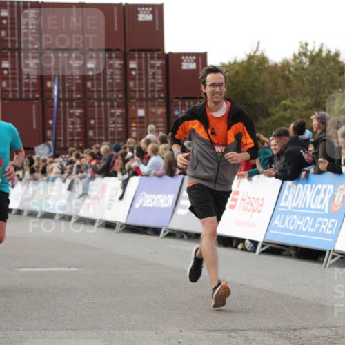 03.10.2025 - Köhlbrandbrückenlauf Yannick Fuchs http://msf.ph/oto/8985670 03.10.2025 16:10:23 Ziel 7126, 7139, 7217, 7304, 7384, 7385, 7648, 8097, 9542 meine-sportfotos.de