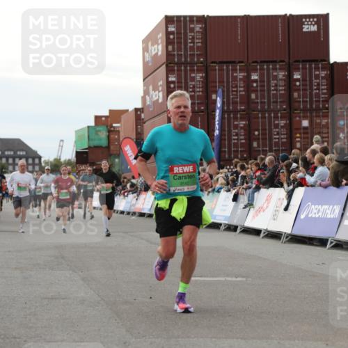 03.10.2025 - Köhlbrandbrückenlauf Yannick Fuchs http://msf.ph/oto/8985676 03.10.2025 16:10:24 Ziel 7112, 7126, 7217, 7304, 7384, 7385, 7648, 8097, 9542 meine-sportfotos.de