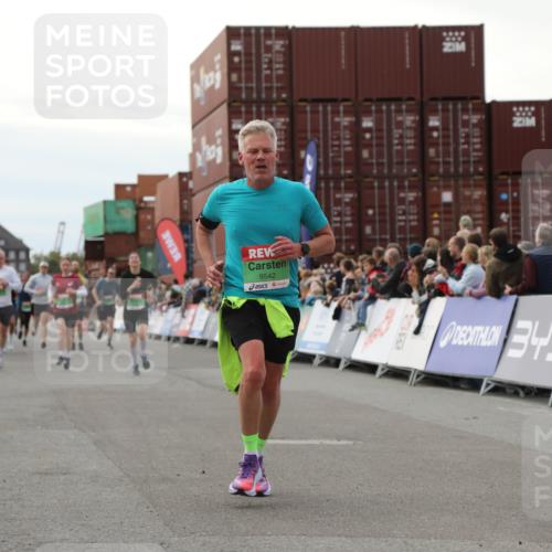03.10.2025 - Köhlbrandbrückenlauf Yannick Fuchs http://msf.ph/oto/8985680 03.10.2025 16:10:24 Ziel 7112, 7126, 7217, 7304, 7384, 7385, 7648, 8097, 9542 meine-sportfotos.de