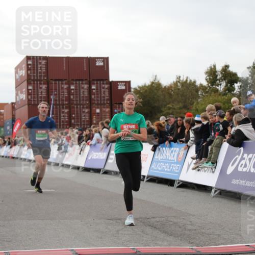 03.10.2025 - Köhlbrandbrückenlauf Yannick Fuchs http://msf.ph/oto/8985681 03.10.2025 15:57:57 Ziel 7029, 7051, 7087, 7131, 7577, 9438 meine-sportfotos.de
