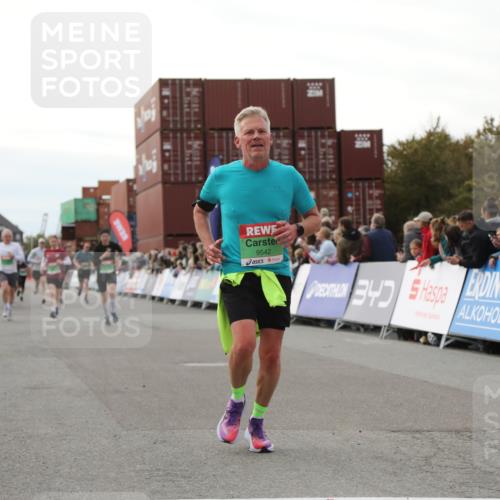 03.10.2025 - Köhlbrandbrückenlauf Yannick Fuchs http://msf.ph/oto/8985690 03.10.2025 16:10:24 Ziel 7112, 7126, 7217, 7304, 7384, 7385, 7648, 8097, 9542 meine-sportfotos.de