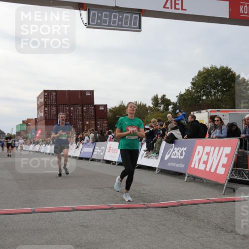 03.10.2025 - Köhlbrandbrückenlauf Yannick Fuchs http://msf.ph/oto/8985691 03.10.2025 15:57:58 Ziel 7029, 7051, 7087, 7131, 7352, 7577, 7614, 9438 meine-sportfotos.de