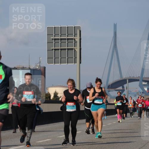 03.10.2025 - Köhlbrandbrückenlauf Luisa Fischer http://msf.ph/oto/8985693 03.10.2025 11:17:32 Position 3 2434 meine-sportfotos.de