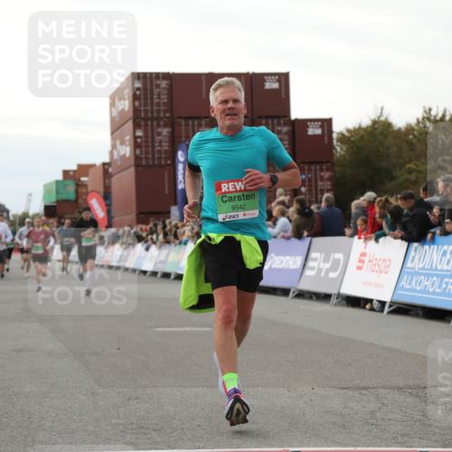 03.10.2025 - Köhlbrandbrückenlauf Yannick Fuchs http://msf.ph/oto/8985695 03.10.2025 16:10:25 Ziel 7112, 7126, 7217, 7304, 7384, 7385, 7543, 7648, 7844, 8097, 9542 meine-sportfotos.de