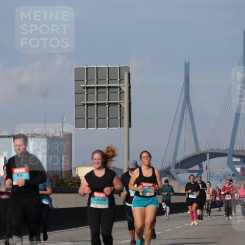 03.10.2025 - Köhlbrandbrückenlauf Luisa Fischer http://msf.ph/oto/8985698 03.10.2025 11:17:33 Position 3 401 meine-sportfotos.de