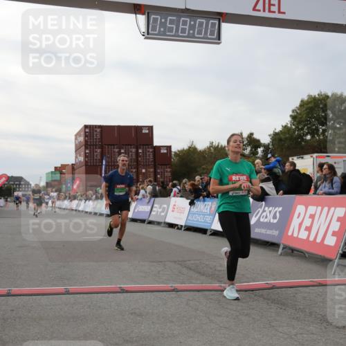 03.10.2025 - Köhlbrandbrückenlauf Yannick Fuchs http://msf.ph/oto/8985700 03.10.2025 15:57:58 Ziel 7029, 7051, 7087, 7131, 7352, 7577, 7614, 9438 meine-sportfotos.de