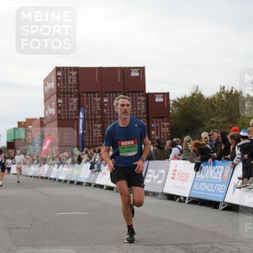03.10.2025 - Köhlbrandbrückenlauf Yannick Fuchs http://msf.ph/oto/8985704 03.10.2025 15:57:59 Ziel 7029, 7051, 7087, 7131, 7352, 7577, 7614, 9438 meine-sportfotos.de