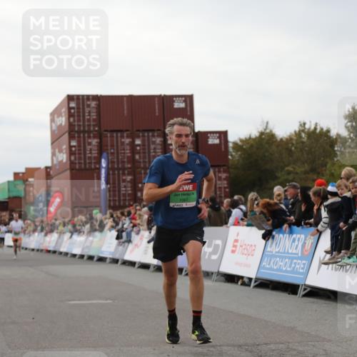 03.10.2025 - Köhlbrandbrückenlauf Yannick Fuchs http://msf.ph/oto/8985707 03.10.2025 15:57:59 Ziel 7029, 7051, 7087, 7131, 7352, 7577, 7614, 9438 meine-sportfotos.de