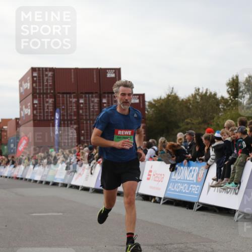 03.10.2025 - Köhlbrandbrückenlauf Yannick Fuchs http://msf.ph/oto/8985711 03.10.2025 15:57:59 Ziel 7029, 7051, 7087, 7131, 7352, 7577, 7614, 9438 meine-sportfotos.de