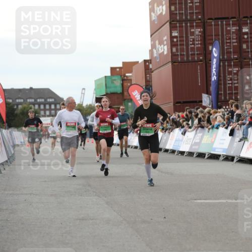 03.10.2025 - Köhlbrandbrückenlauf Yannick Fuchs http://msf.ph/oto/8985713 03.10.2025 16:10:26 Ziel 7112, 7126, 7304, 7384, 7385, 7543, 7648, 7844, 8097, 9542 meine-sportfotos.de