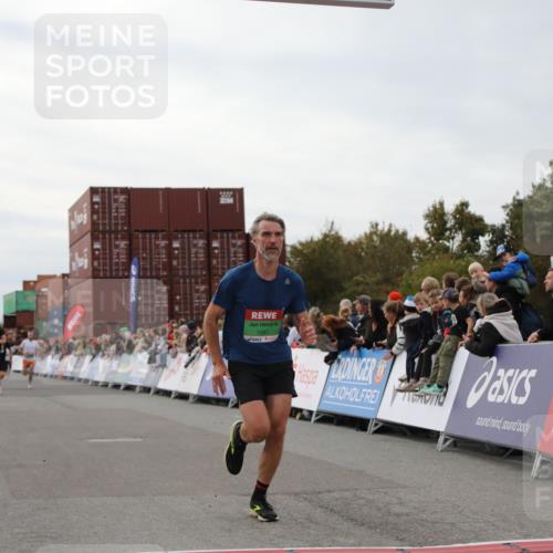 03.10.2025 - Köhlbrandbrückenlauf Yannick Fuchs http://msf.ph/oto/8985715 03.10.2025 15:57:59 Ziel 7029, 7051, 7087, 7131, 7352, 7577, 7614, 9438 meine-sportfotos.de