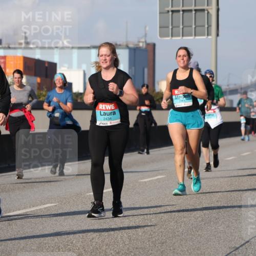 03.10.2025 - Köhlbrandbrückenlauf Luisa Fischer http://msf.ph/oto/8985718 03.10.2025 11:17:36 Position 3 3475, 2434, 2261 meine-sportfotos.de