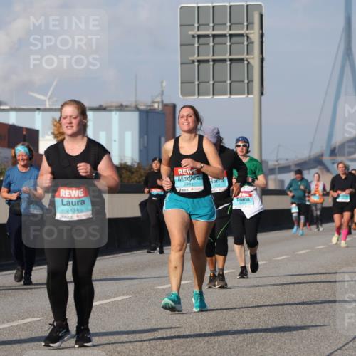 03.10.2025 - Köhlbrandbrückenlauf Luisa Fischer http://msf.ph/oto/8985721 03.10.2025 11:17:37 Position 3 2434, 2261, 2527 meine-sportfotos.de