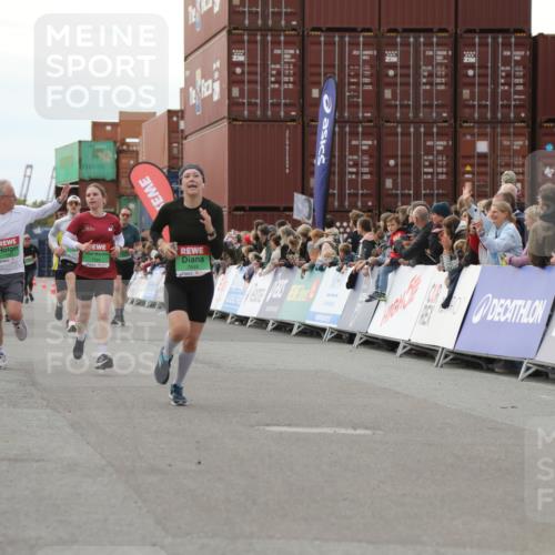 03.10.2025 - Köhlbrandbrückenlauf Yannick Fuchs http://msf.ph/oto/8985722 03.10.2025 16:10:26 Ziel 7112, 7126, 7304, 7384, 7385, 7543, 7648, 7844, 8097, 9542 meine-sportfotos.de