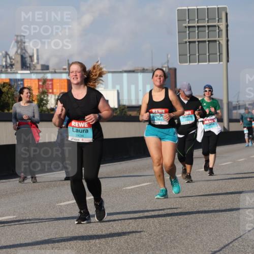 03.10.2025 - Köhlbrandbrückenlauf Luisa Fischer http://msf.ph/oto/8985726 03.10.2025 11:17:38 Position 3 3475, 2434, 2261 meine-sportfotos.de