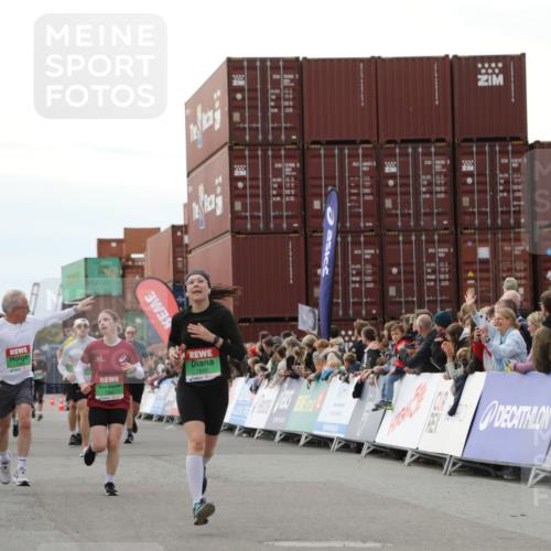 03.10.2025 - Köhlbrandbrückenlauf Yannick Fuchs http://msf.ph/oto/8985727 03.10.2025 16:10:26 Ziel 7112, 7126, 7304, 7384, 7385, 7543, 7648, 7844, 8097, 9542 meine-sportfotos.de