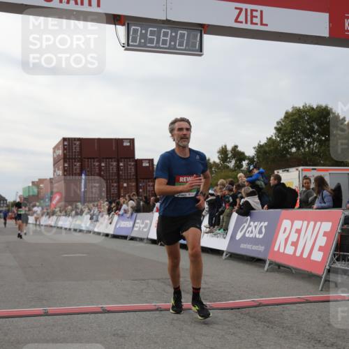 03.10.2025 - Köhlbrandbrückenlauf Yannick Fuchs http://msf.ph/oto/8985728 03.10.2025 15:58:00 Ziel 7029, 7087, 7352, 7577, 7614, 9438 meine-sportfotos.de