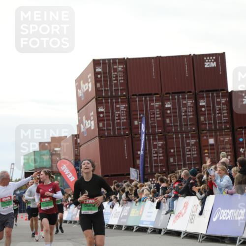 03.10.2025 - Köhlbrandbrückenlauf Yannick Fuchs http://msf.ph/oto/8985731 03.10.2025 16:10:26 Ziel 7112, 7126, 7304, 7384, 7385, 7543, 7648, 7844, 8097, 9542 meine-sportfotos.de